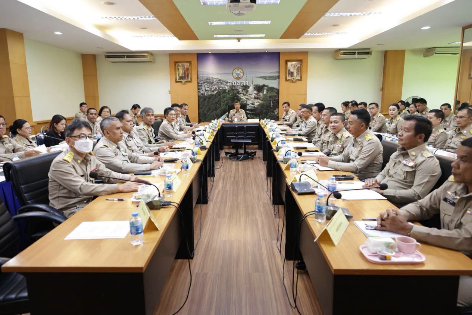 🧜‍พช.สงขลา ร่วมประชุมนายอำเภอและหัวหน้าส่วนราชการสังกัดกระทรวงมหาดไทย ขานรับนโยบายเตรียมพร้อมรับ ครม.สัญจร ยกระดับความปลอดภัย และรับมืออุทกภัยเชิงรุก